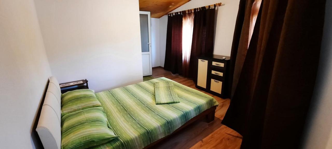 Telteu Florian Hotel Dubova Buitenkant foto