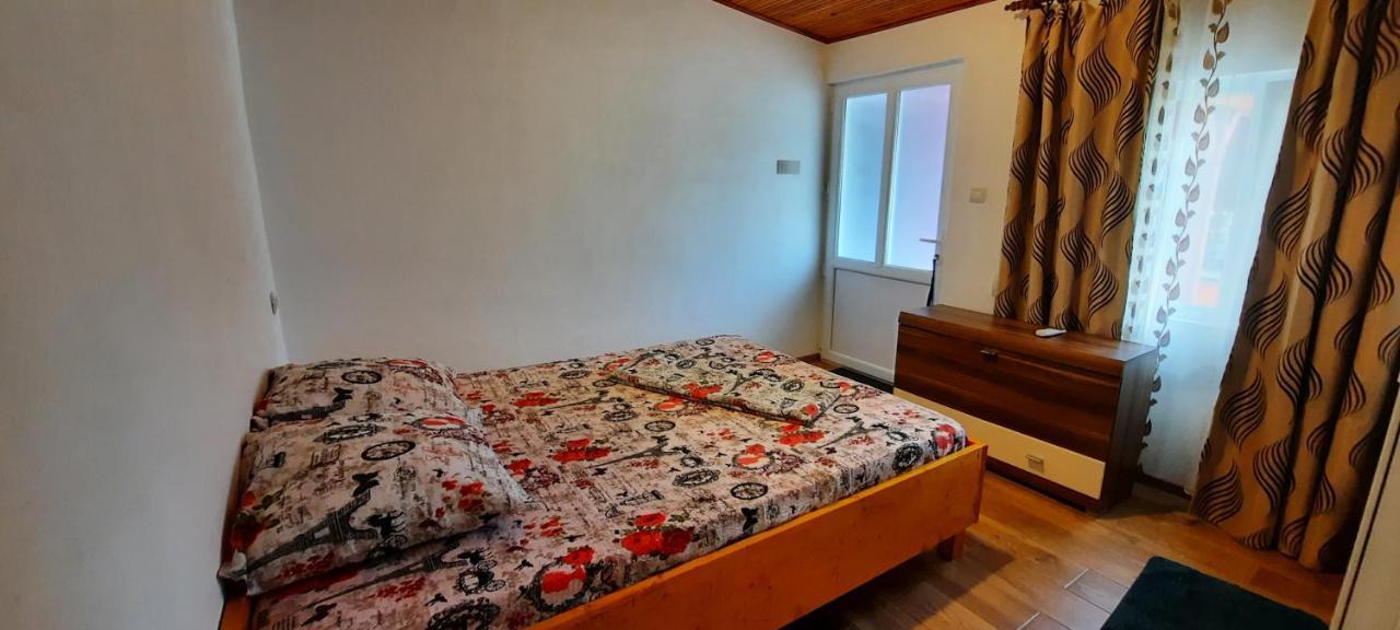 Telteu Florian Hotel Dubova Buitenkant foto