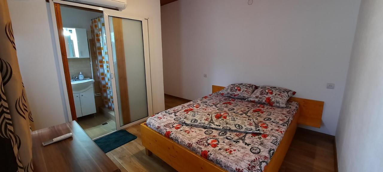 Telteu Florian Hotel Dubova Buitenkant foto
